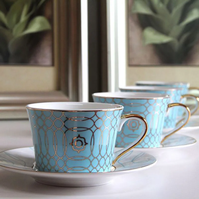 

Кофейная чашка в скандинавском стиле из костяного фарфора, креативный Европейский чайный набор, блюдце, чашка для домашнего праздника, посл...
