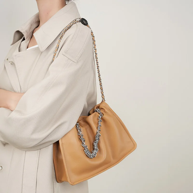 

Женская сумка-хобо из натуральной кожи, на цепочке