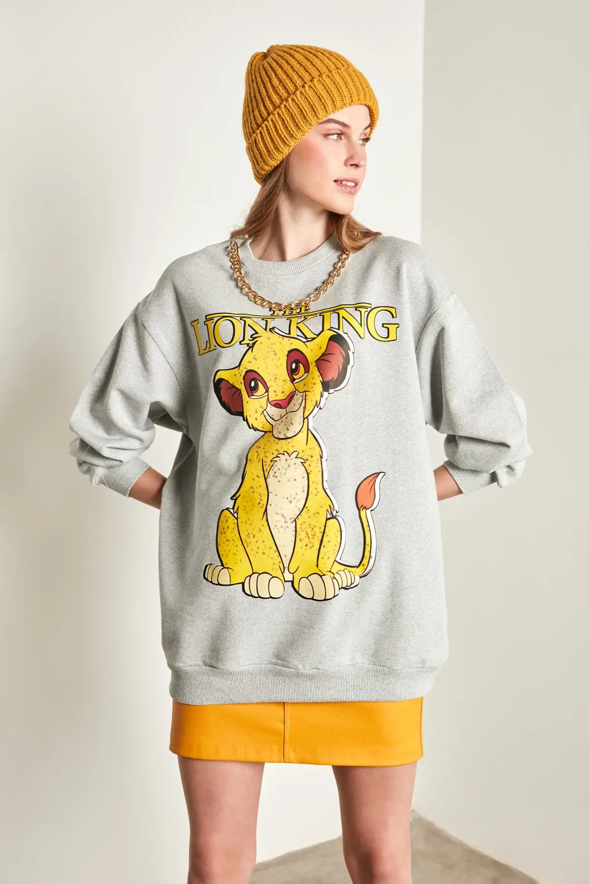 

Женский свитшот с надписью «Король Лев»