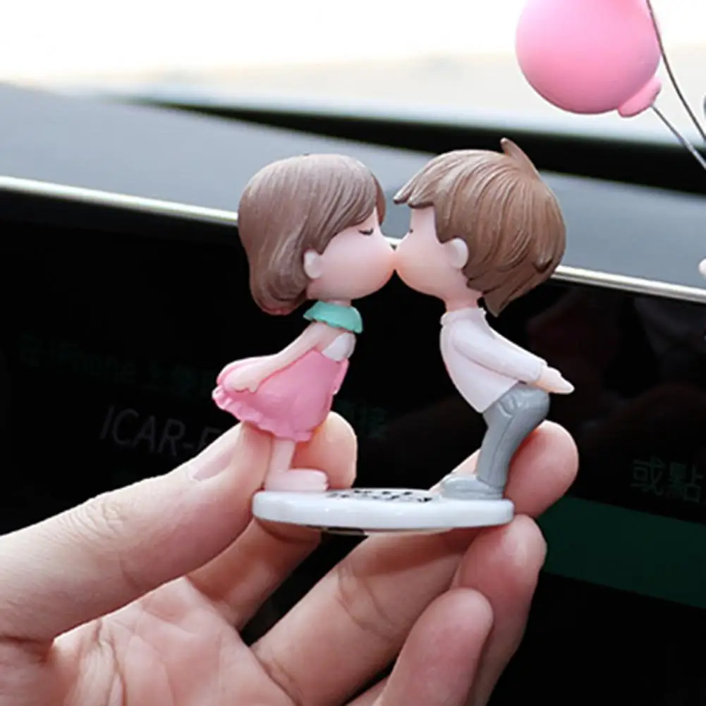 

Couple Figurine Romantic Cartoon Mini Car Ornament Kiss Balloon Couple Miniature for Valentines Day