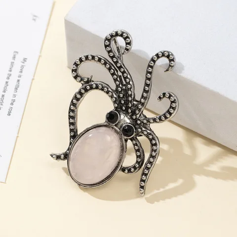 Брошь из аметиста и нефрита в форме осьминога