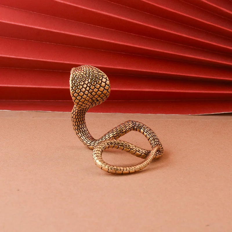 Металлическая статуэтка cobra king