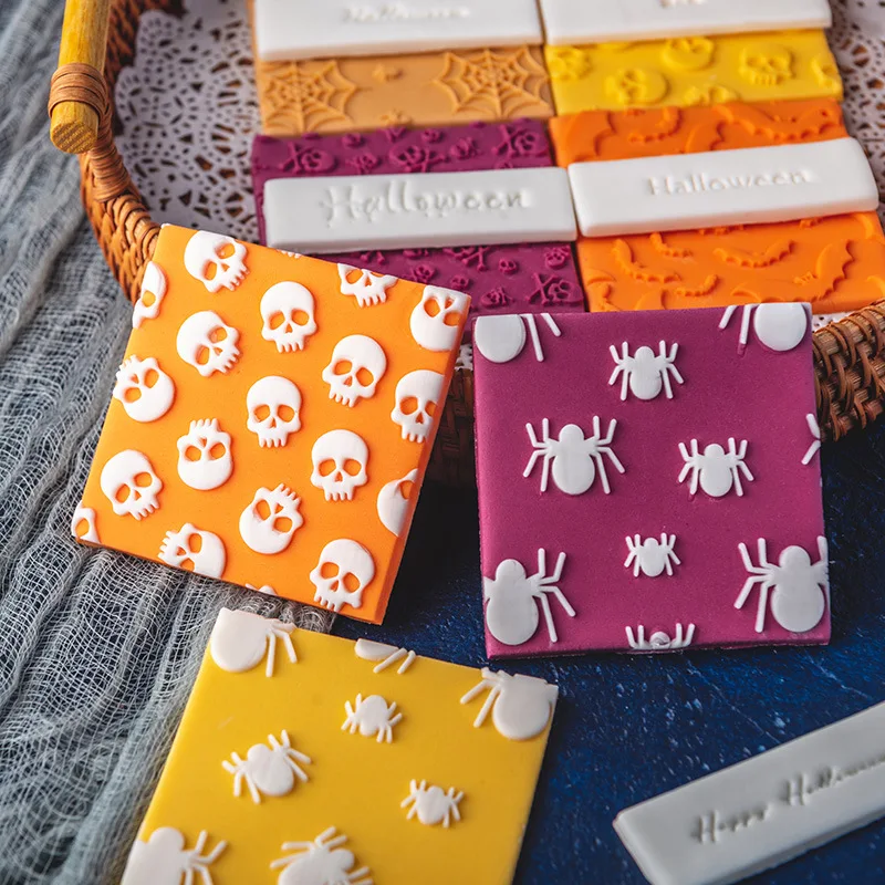 

Новинка 2022 г., форма для выдавливания в виде мультяшного черепа или паука, английская форма для Счастливого Хэллоуина, форма для печенья в ви...