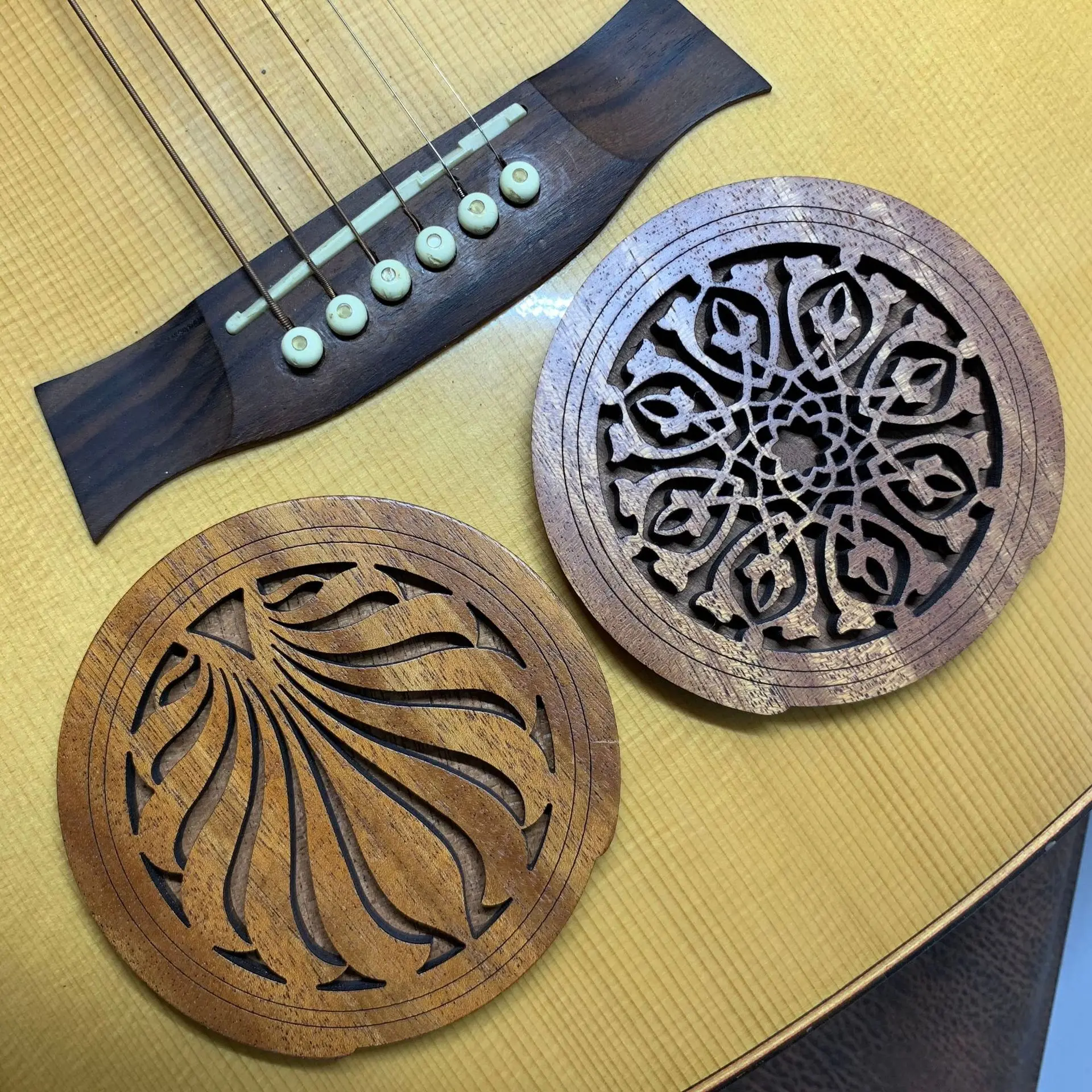 Guitar Wooden Soundhole Sound Hole Cover Block Feedback Buffer Mahogany Wood for 40/41 inch Acoustic Folk Guitars |