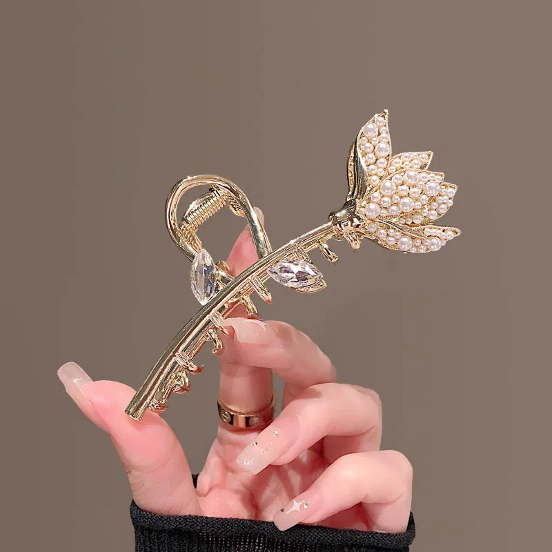 

2022 New Lotus Pearl Metal Hair Claws Jewely For Women Shark Clip Korean Elegant Metal Hair Clips Trendy Hair Accessories