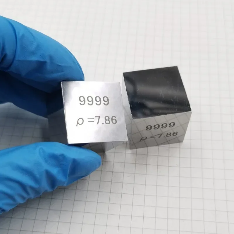 Зеркальная поверхность периодического фенотипа 25 4 мм железная кубическая