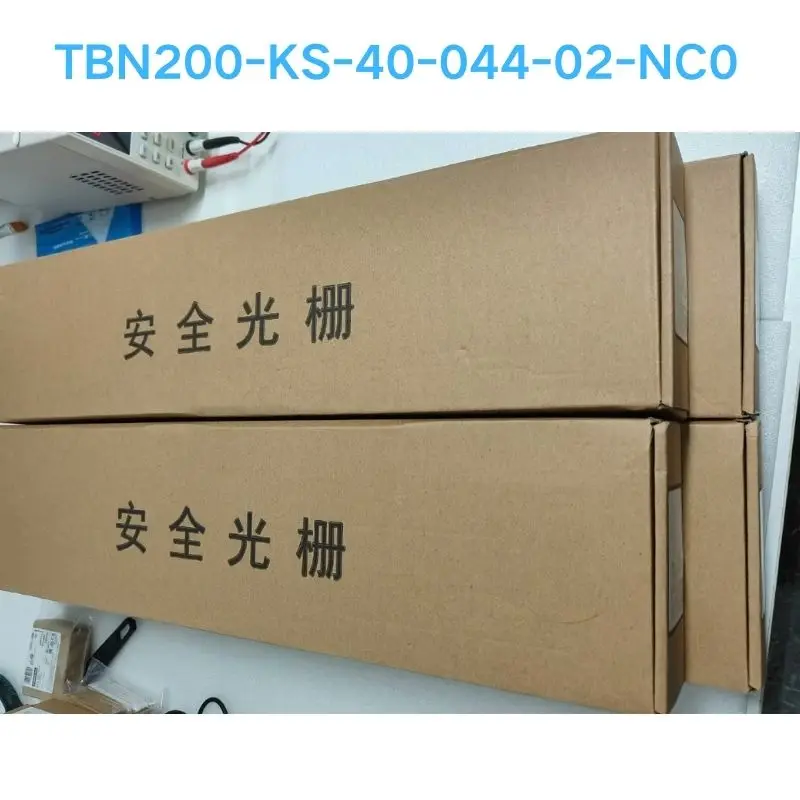 НОВАЯ безопасная решетка TBN200-KS-4044-02-NC0 быстрая доставка