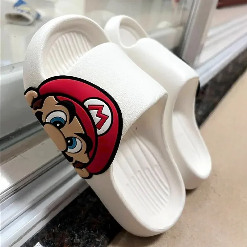 Летние тапочки с героями мультфильмов Супер Марио милые и удобные дышащие