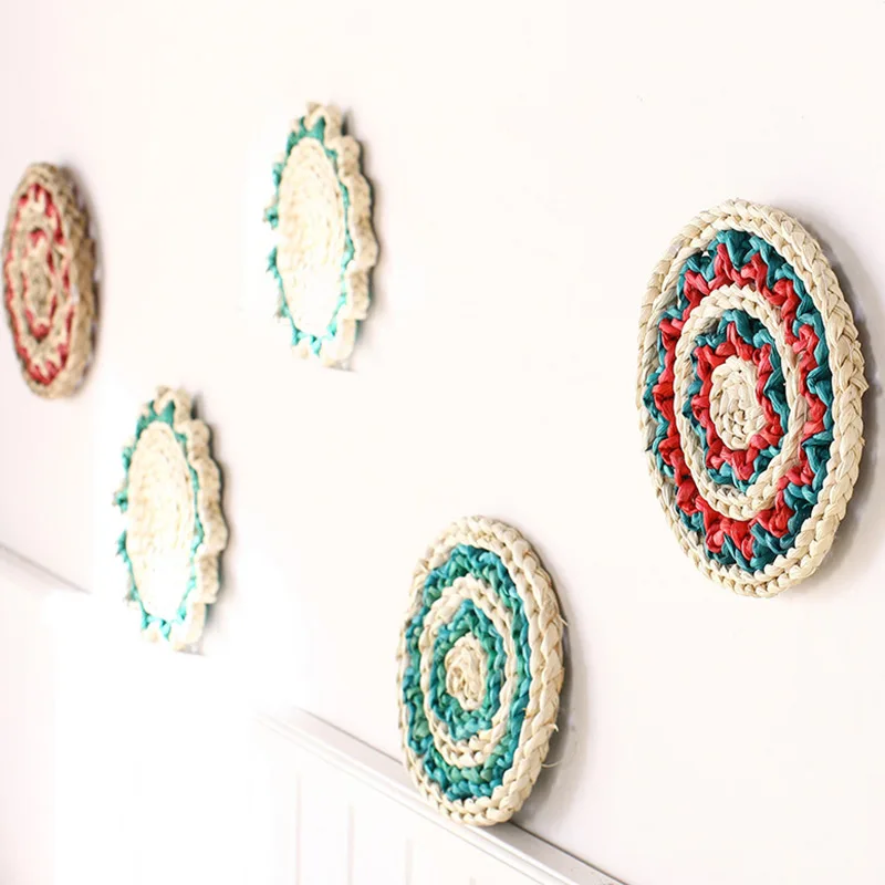 

1Pcs Retro Ethnic Straw Pendants Woven Wall Hanging Ornaments Crafts Hand-woven Round Creative Background Wall Decor