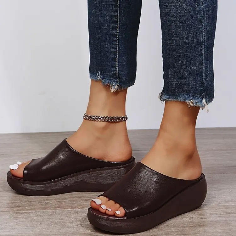 

Slippers Casual Peep Toe Shoes Slipers Women Platform Big Size Low Slides On A Wedge Luxury 2023 PU Rome Fabric Hoof Heels Basic