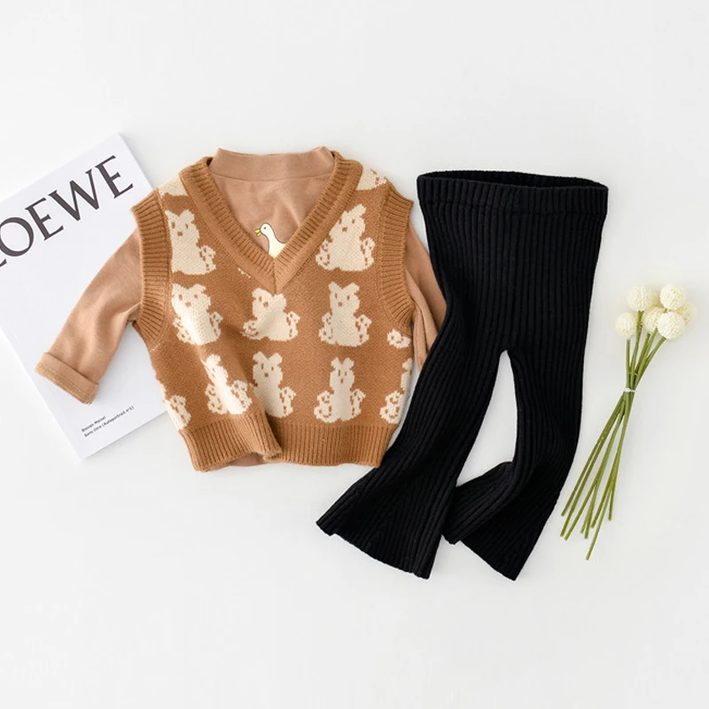 

Жилет детский трикотажный без рукавов с V-образным вырезом и мультяшным медведем