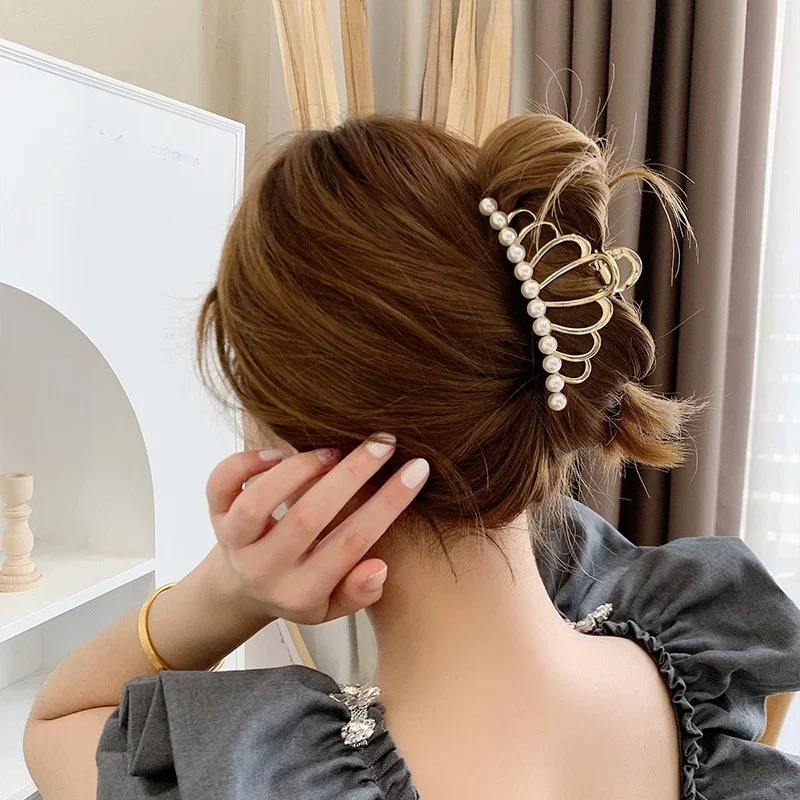 

2021 Women Elegant Gold color Hollow Geometric Metal Hair Claw Vintage Hair Clips Hairpin Hair Crab Clip Hair Accessories