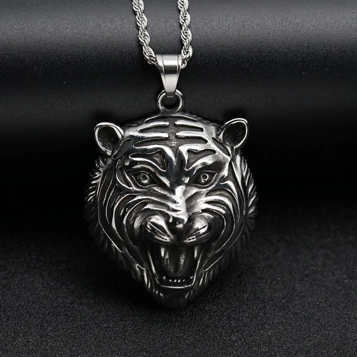

Animal Series Personality Retro Hip Hop Stainless Steel Aggressive Tiger Pendant Necklace Jewelry Accessories