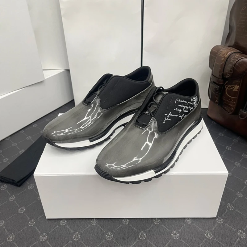 

The new style of stellar casual shoes is made of cowhide, and the new diamond cutting shoes are elegant and avant-garde,