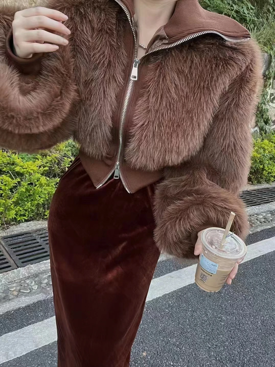 2022 New Winter Short Long Sleeve Double Zipper show buttocks keep warm Brown Slim Fur Coat