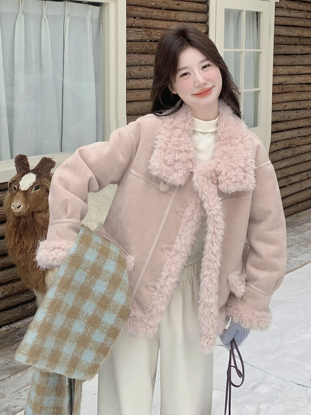 Розовый романтический мех интегрированная верхняя одежда из овечьей шерсти