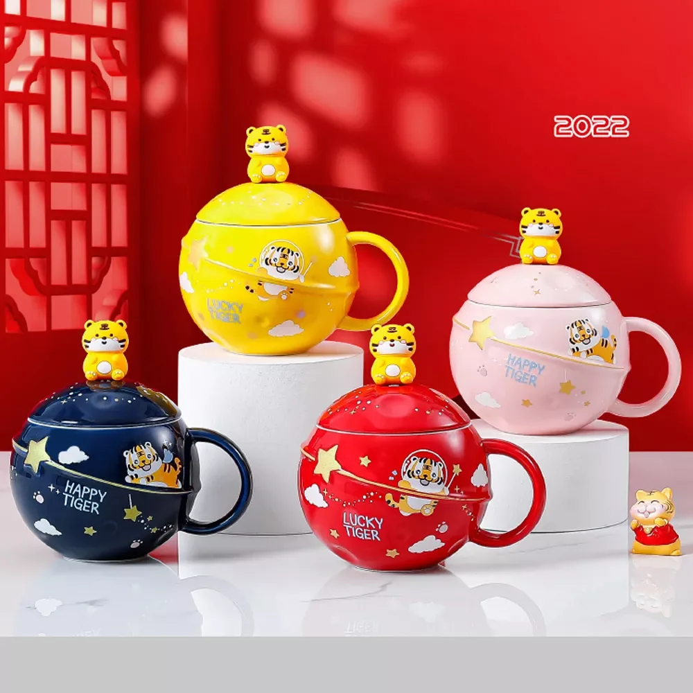 

Новогодняя кофейная кружка с тигром, керамическая кружка, чайная чашка, молочная чашка, мультяшная кружка для воды с тигром и ложкой и крышк...
