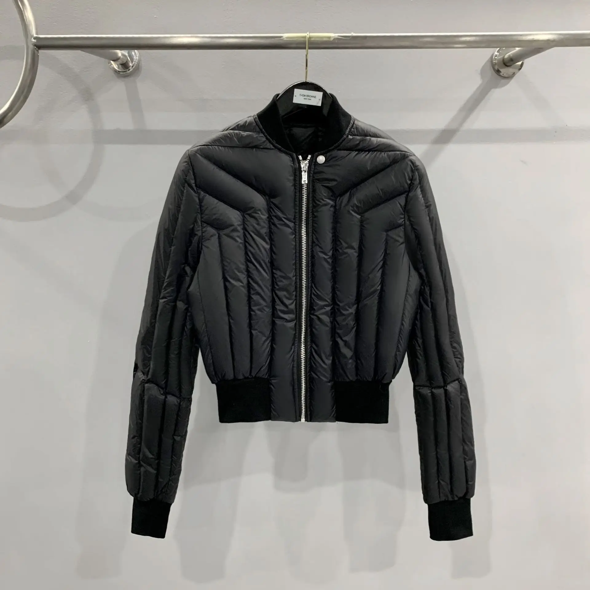 Пуховик 24ss с изображением Рика женская уличная одежда короткое пальто Owens черное