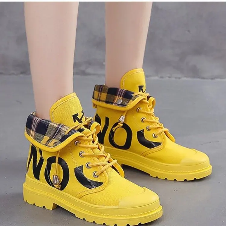 

Женские ботинки Martin, дышащие женские ботинки с круглым носком на плоской подошве, сетчатые красные увеличенные граффити, джинсовые однотон...