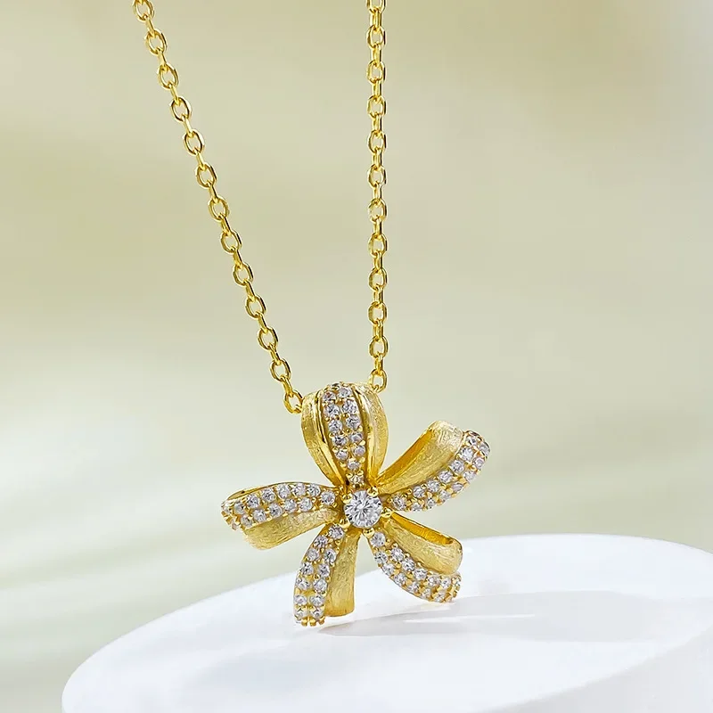 Женское ожерелье с подвеской в виде цветка из серебра пробы