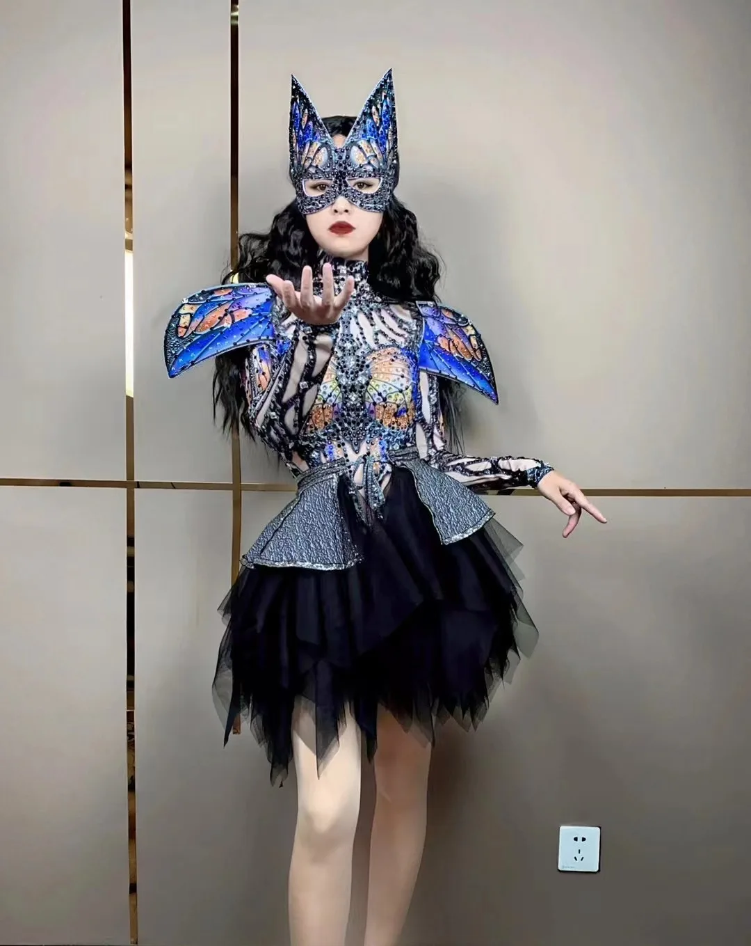 

Великолепные женские вечерние платья с белыми перьями и блестками, элегантная мини-юбка