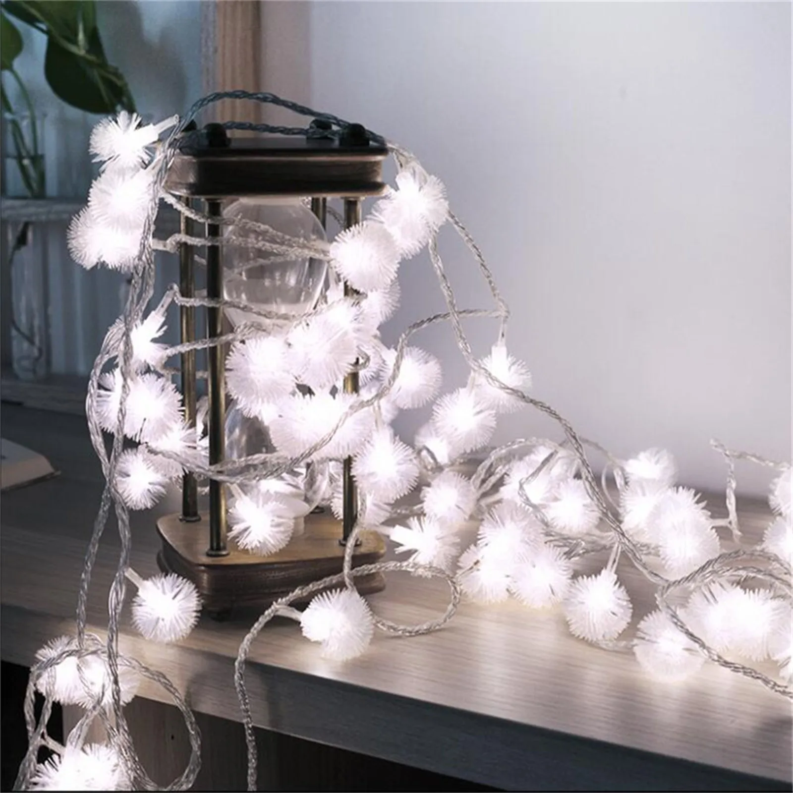 

Furry Holiday Light Decoration String LED Ball Light String Ball Christmas Decorative String Lights with Plug