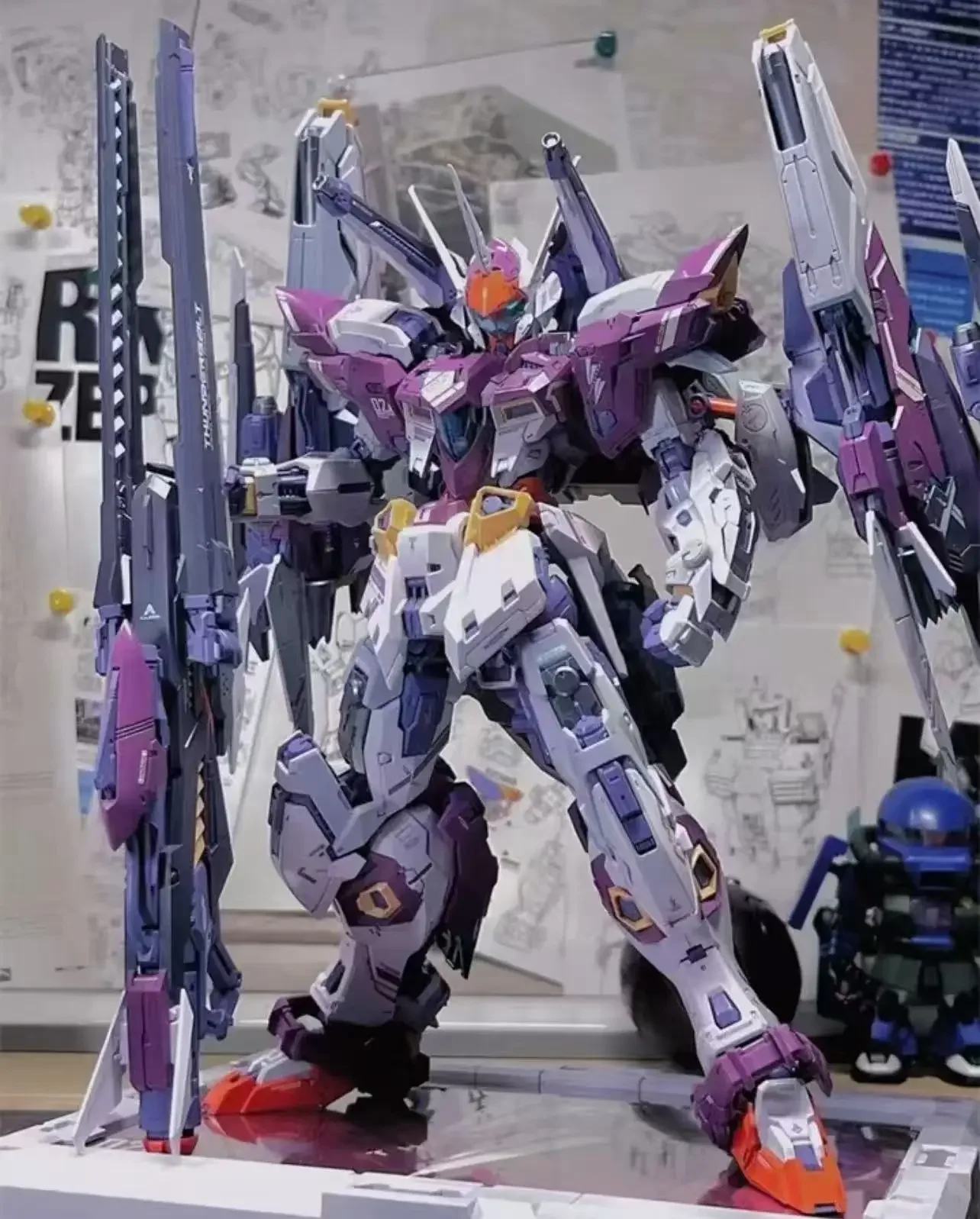 В наличии IN ERA + MG 1/100 THUNDERBOLT Космический боевой робот RMD Сборка Модель Комплект