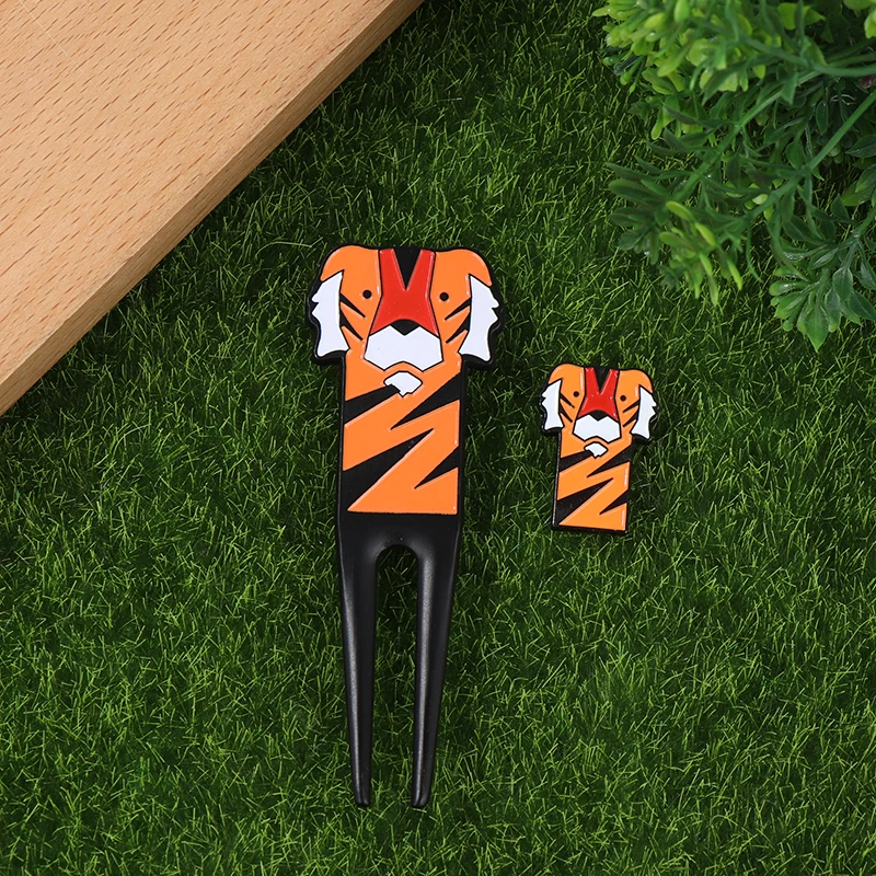 

Вилка для гольфа, инструмент для ремонта Golf Frank Tiger Divot, 1 инструмент Divot, 1 маркер для мяча для гольфа, устойчивый к царапинам, рисунок тигра, ша...