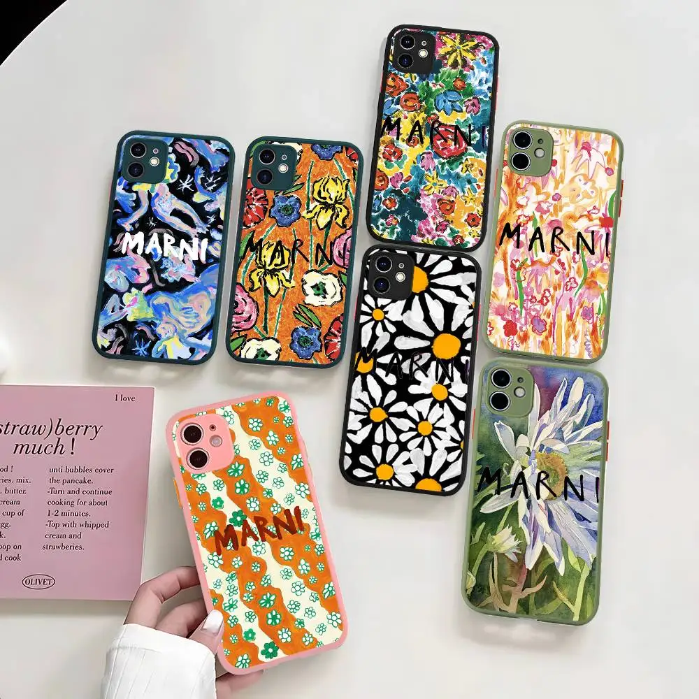 Фото Матовый полупрозрачный чехол M-Marni Flower для iPhone 11 12 13 14 15 16 Pro Max Plus №1