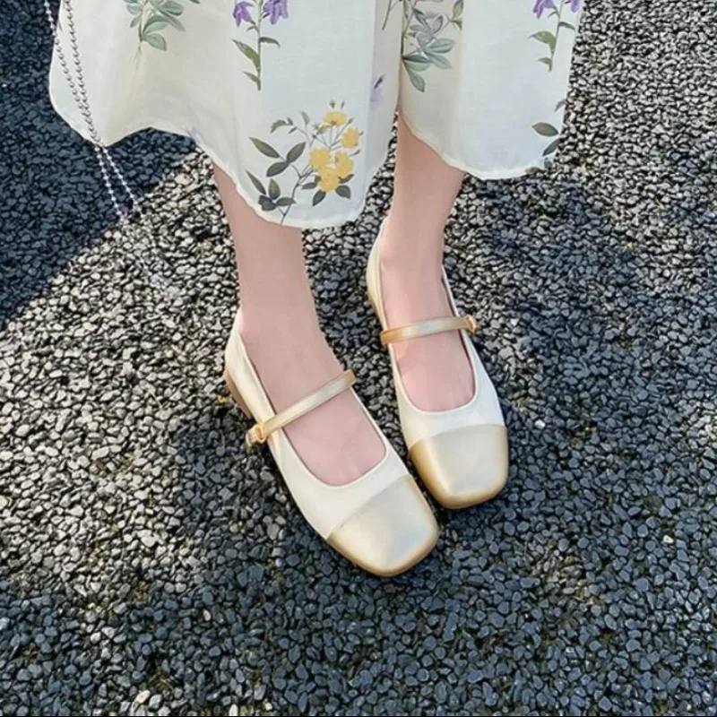 

Туфли-лодочки женские на низком толстом каблуке, Модные Простые сандалии с квадратным носком, без застежки, элегантные уличные туфли Мэри Джейн, золотистого цвета