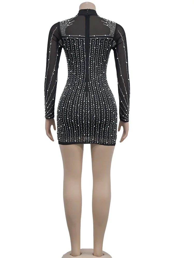 Женское мини-платье с искусственным жемчугом бахромой