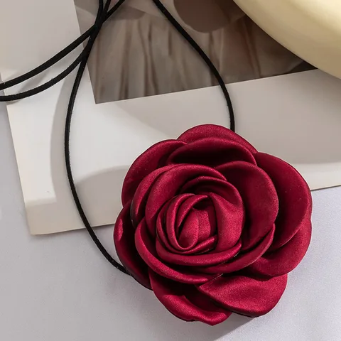 Романтические регулируемые ремни с воротником-розой