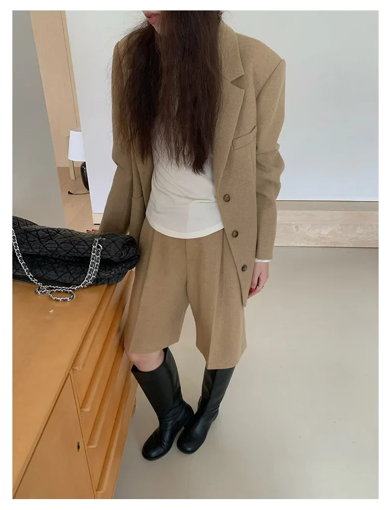 TWOTWINSTYLE коричневый шерстяной пиджак для женщин с зубчатым воротником и длинными