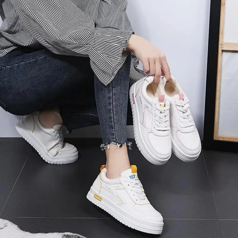 

Little white shoes women 2021 winter new plus velvet leather women's fashion winter shoes