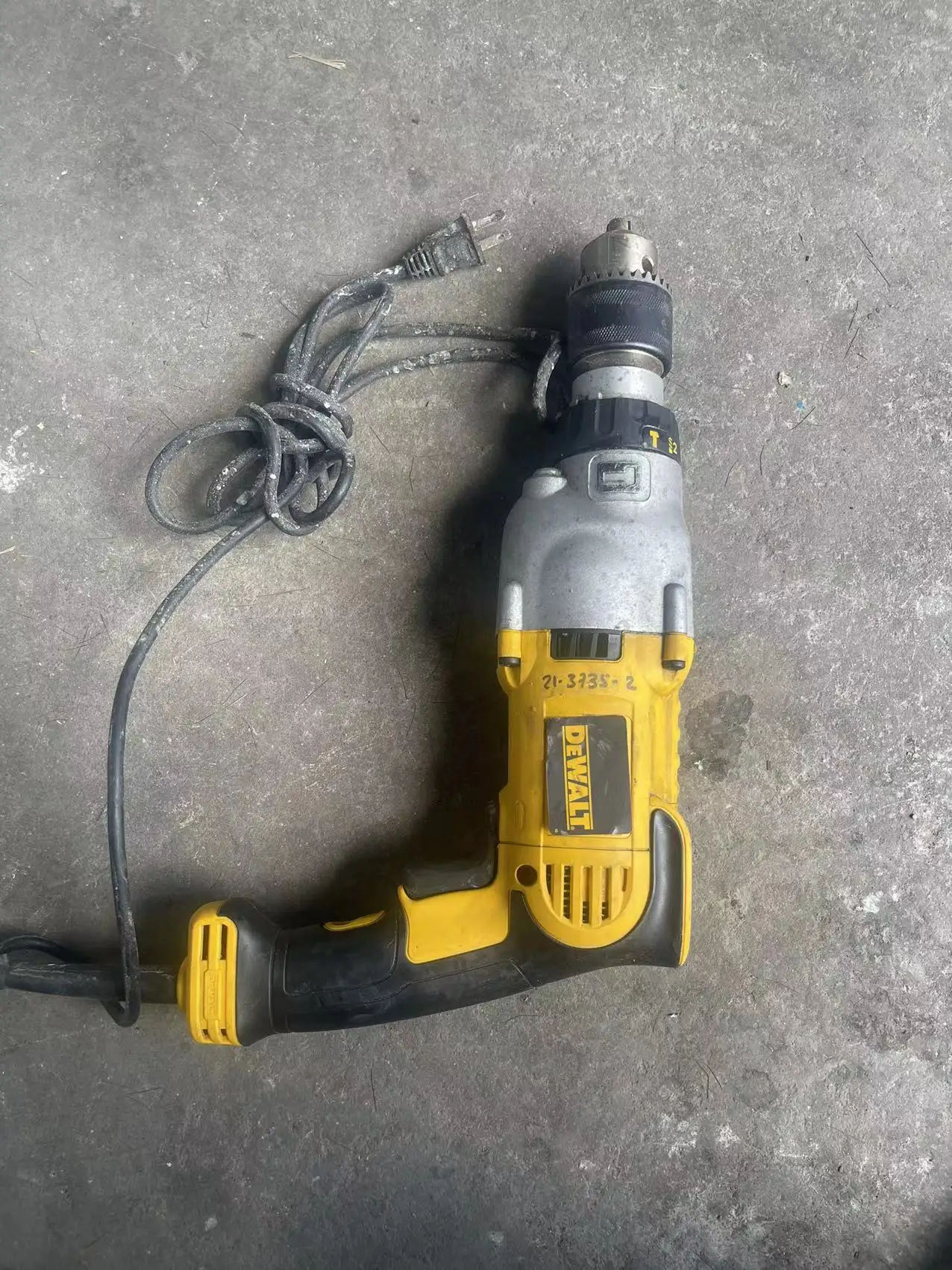 DEWALT D21570 CORE DRILL 230V 1300W, NO CASE.USED .SECOND HAND