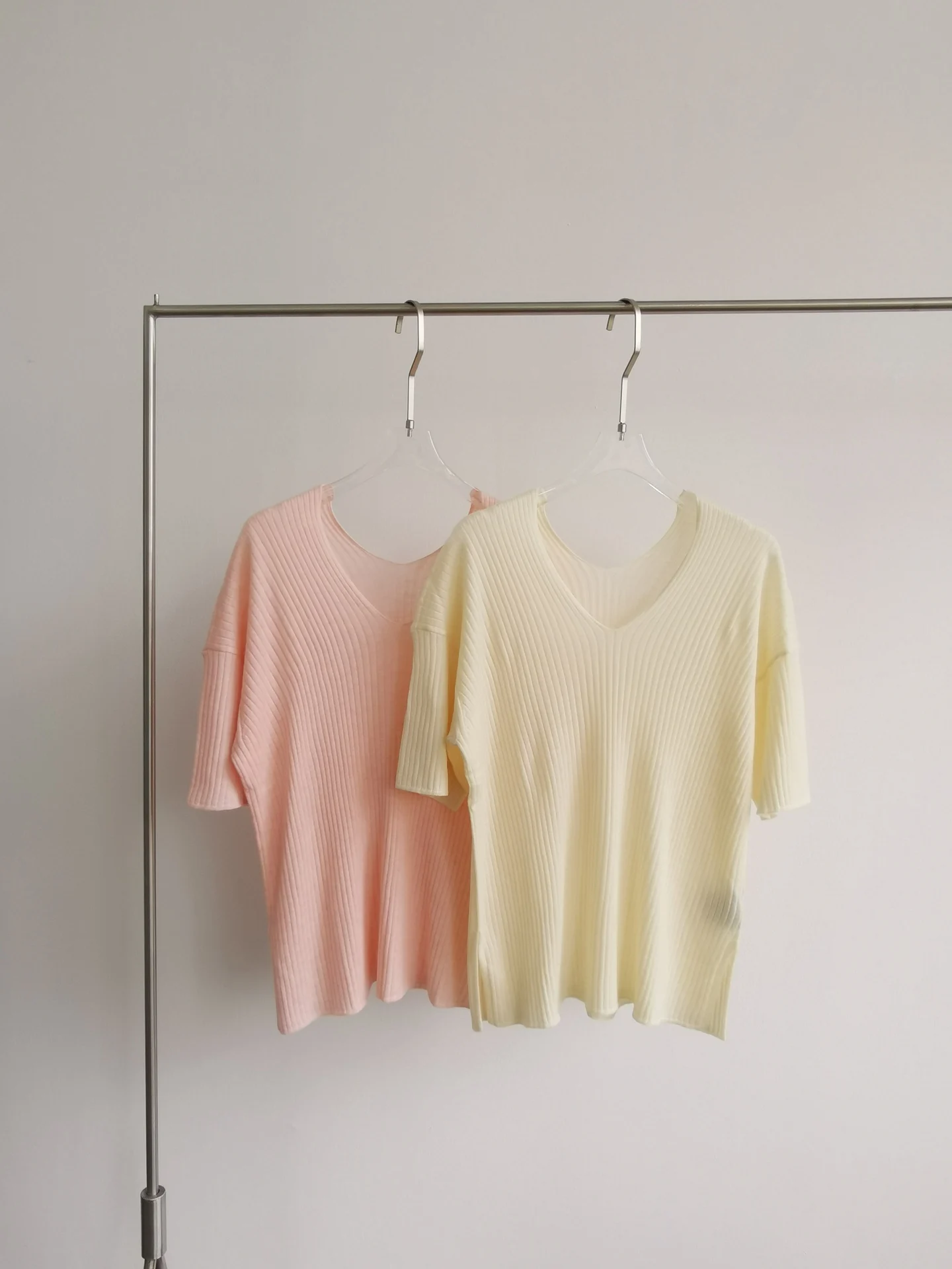 

Double V-neck soft waxy skin-friendly cashmere silk sweater