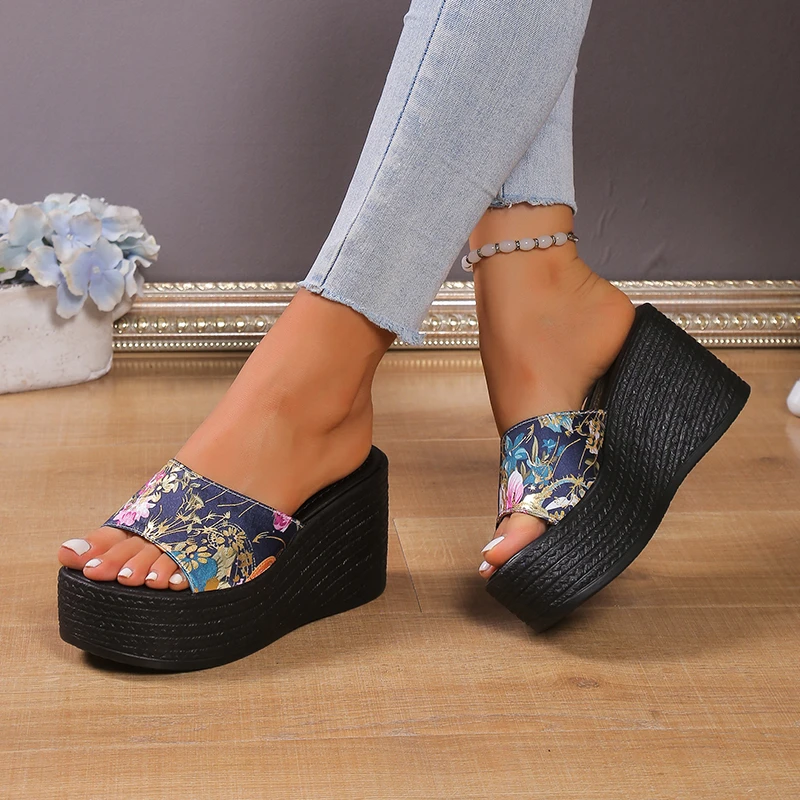 Шлепанцы женские на платформе уличные сандалии танкетке пляжные тапочки для