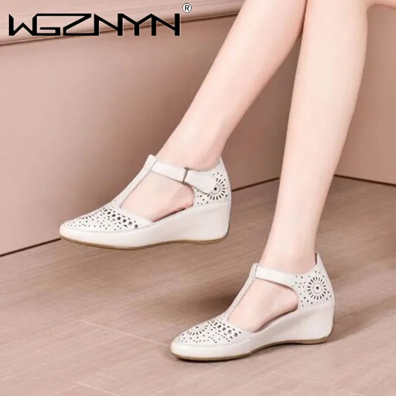 

Босоножки женские с Т-образным ремешком, модные римские сандалии из натуральной искусственной кожи на танкетке и среднем каблуке, с перфора...