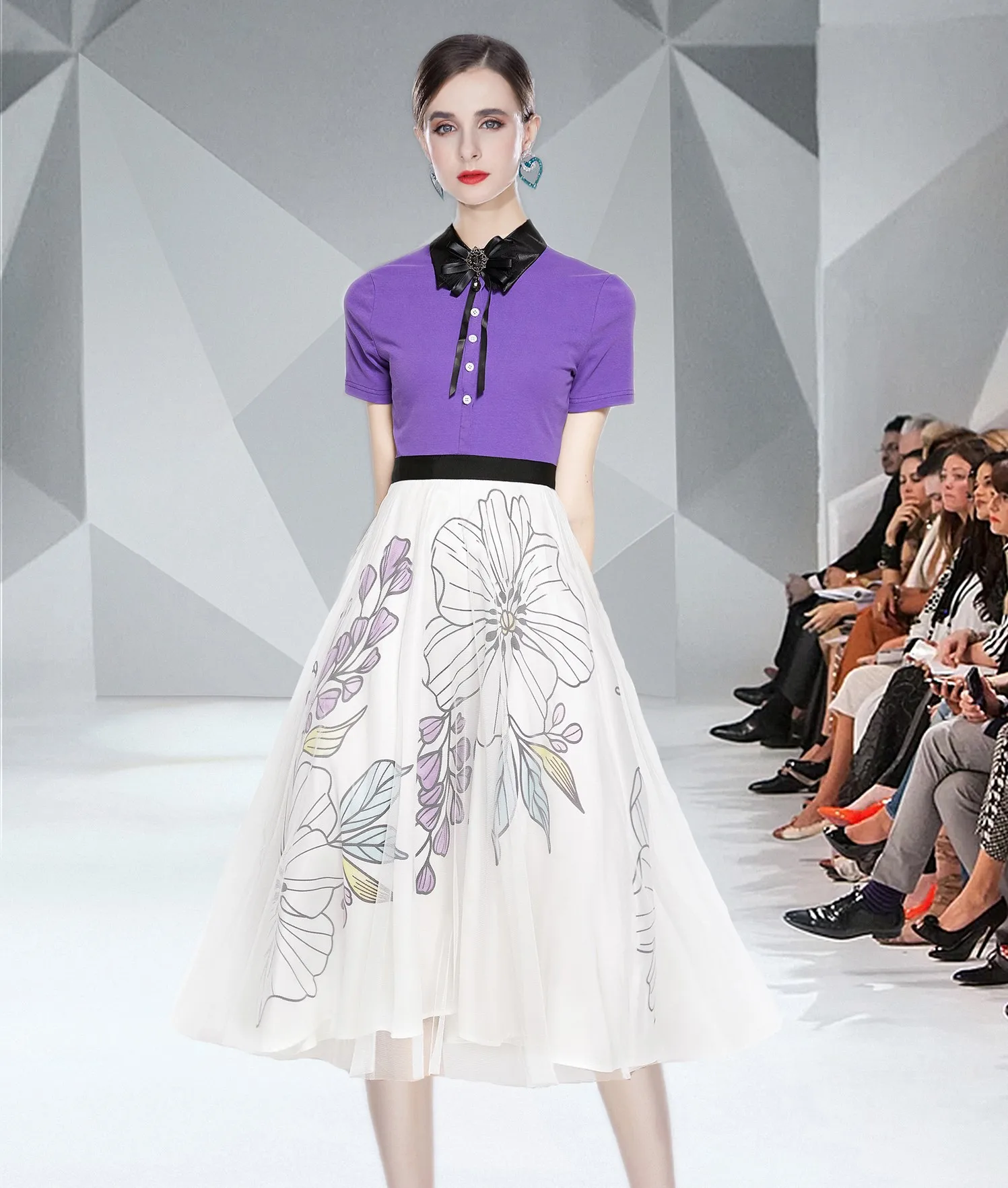 

Женское платье-рубашка с коротким рукавом и бантом, трапециевидного силуэта