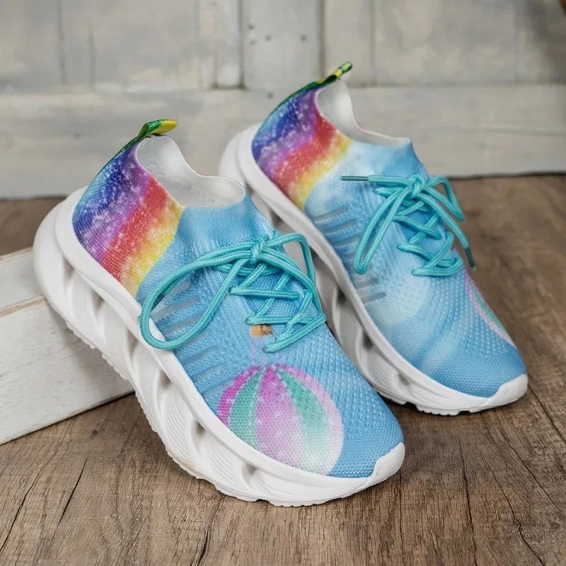 Женская спортивная обувь на плоской подошве новые весенние туфли из сетчатой