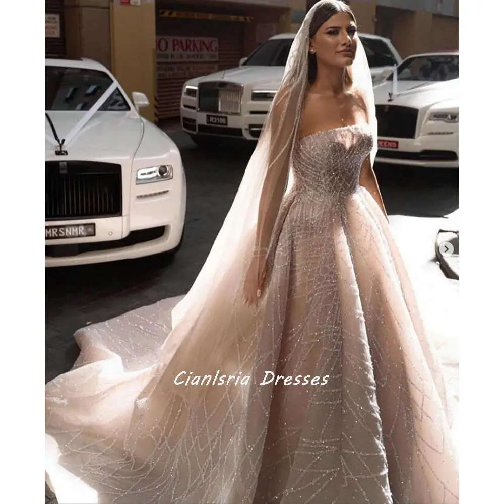 

Champagne Strapless Crystal Beading Dubai Ball Gown Wedding Dress Sleeveless Criss-Cross Sequined Saudi Arabic Bridal Gowns
