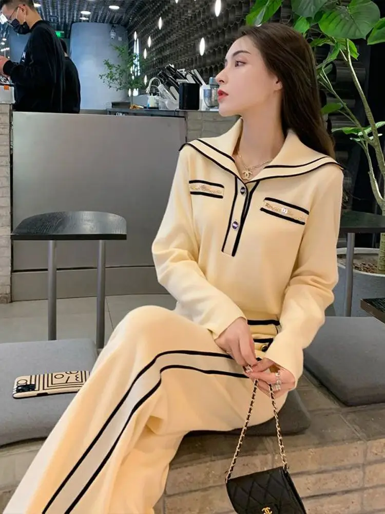 Модный женский костюм на осень и зиму новый стиль уменьшающий возраст