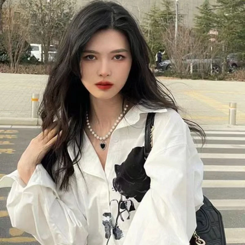 Женская рубашка DAYIFUN с вышивкой в виде черной розы летняя/Осенняя белая