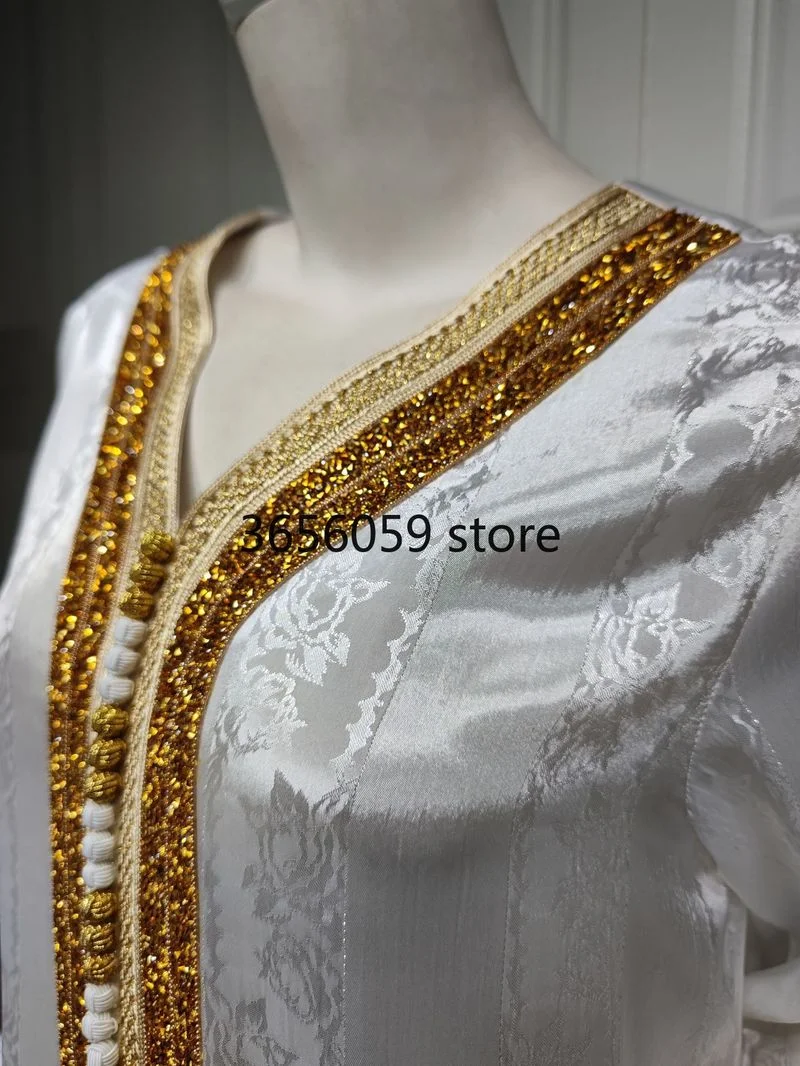 Белый жаккардовый кафтан арабское длинное платье женское мягкое атласное с