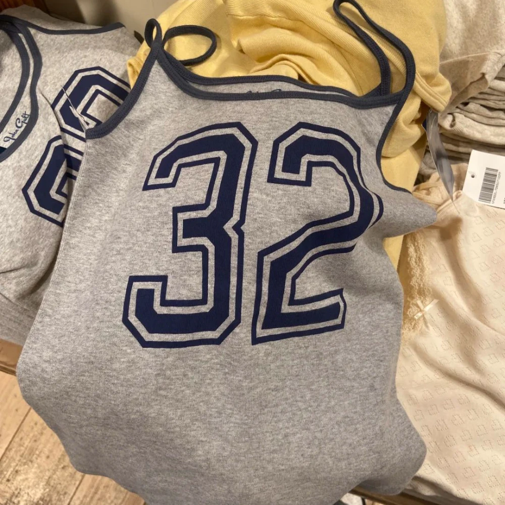 Серый тонкий укороченный топ с принтом 32 женский летний винтажный без рукавов на