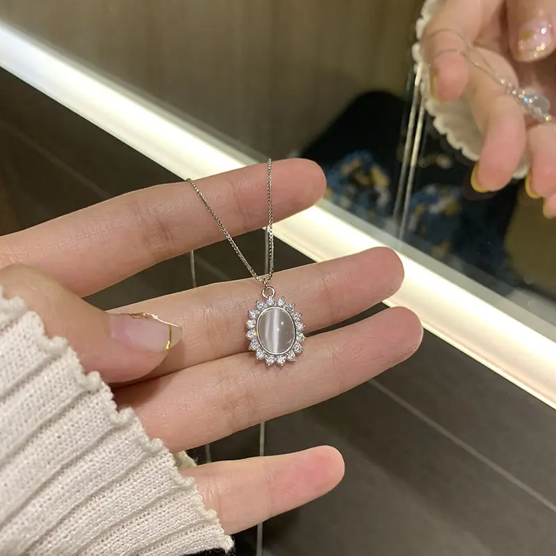 

Classic Retro Light Luxury Cat's Eye Stone Pendant Necklaces For Women Rose Gold Color Clavicle Chain Fashion Jewelry