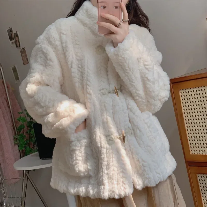 

Lamb Wool Coat for Women Short Winter Fur Integrated Loose Velvet Cowhorn Buckle Round Neck Thickened Coat