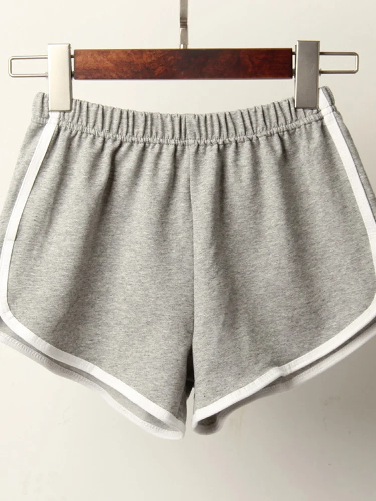 Спортивные шорты женские лето 2024 новые узкие ярких цветов повседневные с