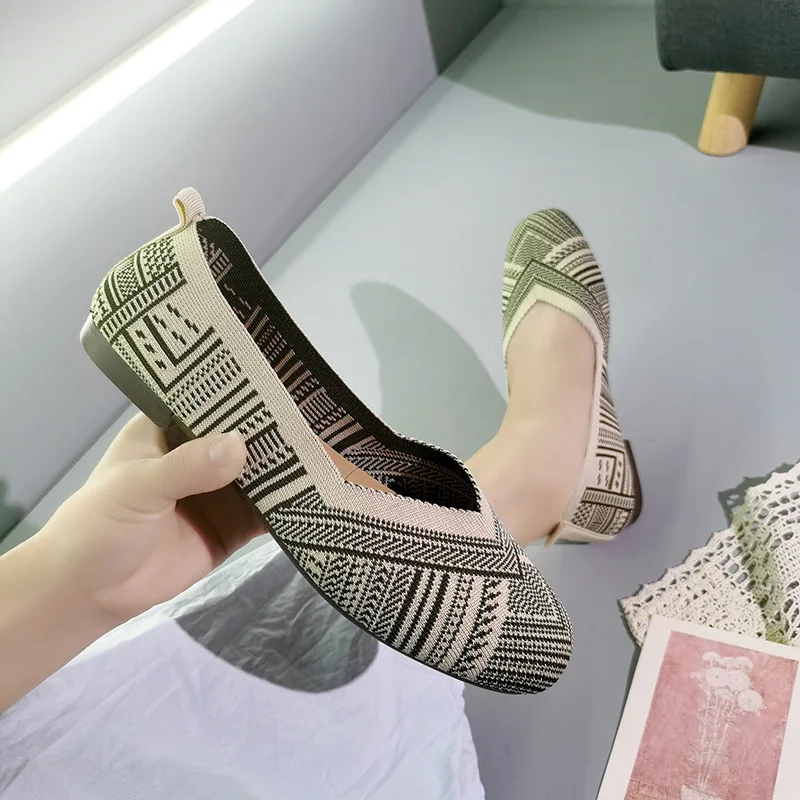 Flat Casual Shoes Ladies New Mesh Breathable Sneakers Women Breathable Light Slip on Loafers Socks Shoes Women Zapatillas Mujer