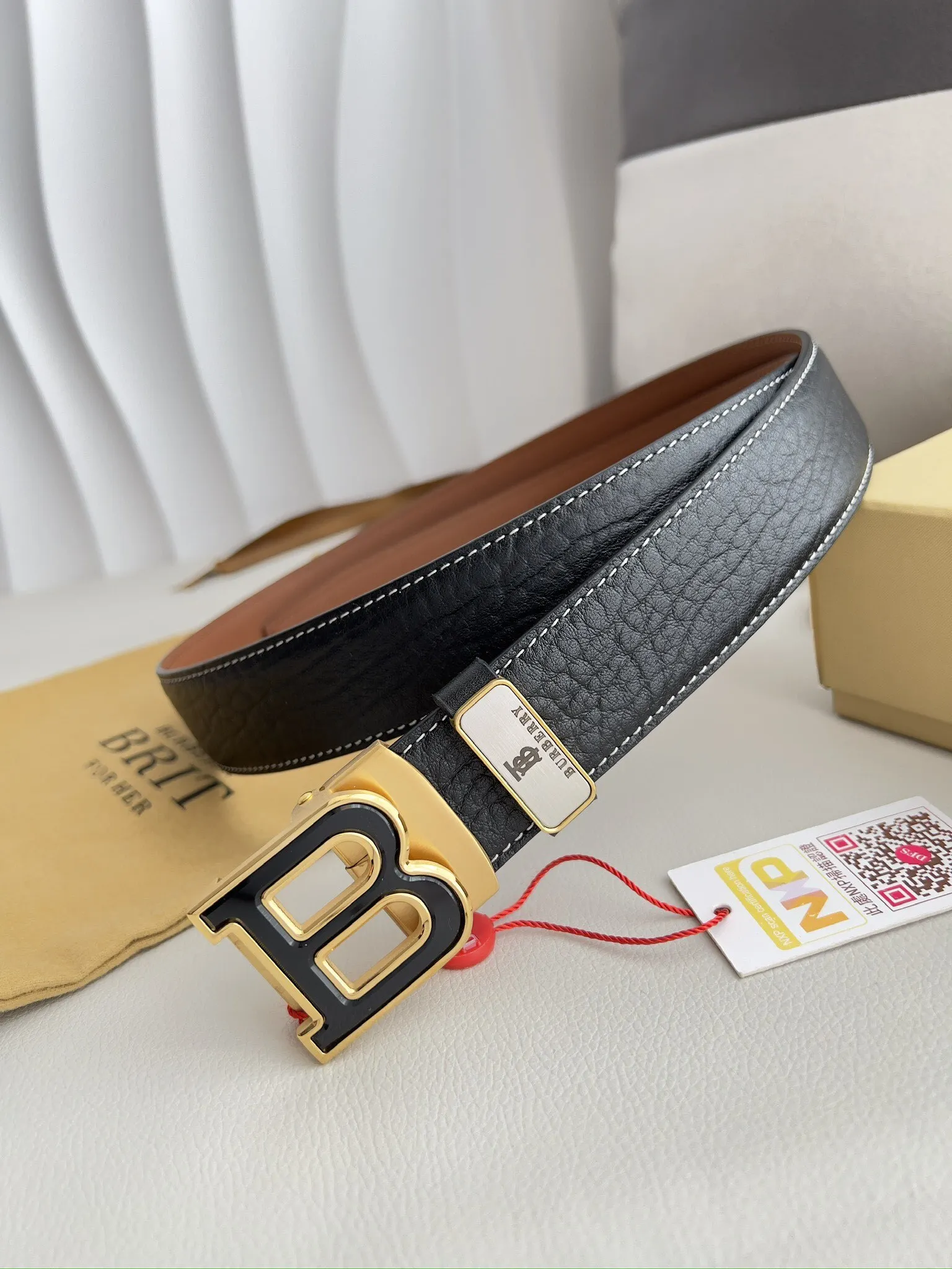 Новый Burberry из натуральной кожи 3 5 см.